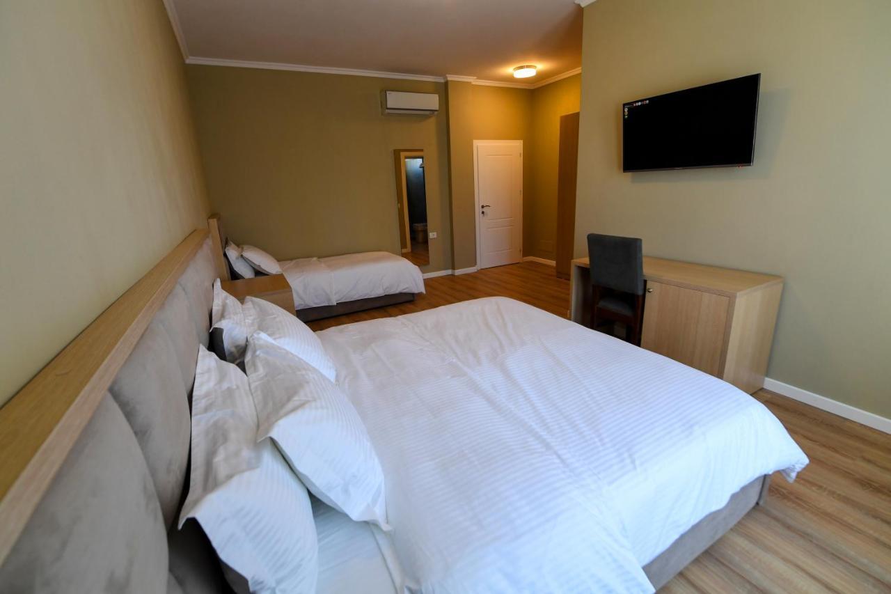 Hotel Santo *