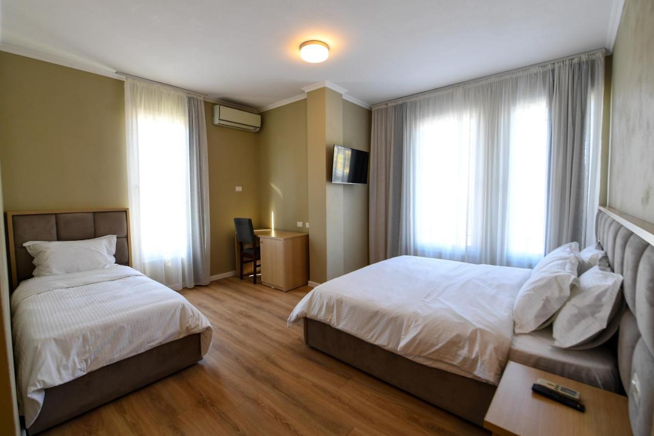 Santo Hotel *